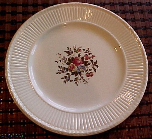   Nice Condition Wedgwood Edme Conway Dinner plate AK8384 Floral Center