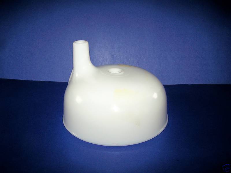 VINTAGE MILK GLASS STRAINER / JUICER 99CN 16  