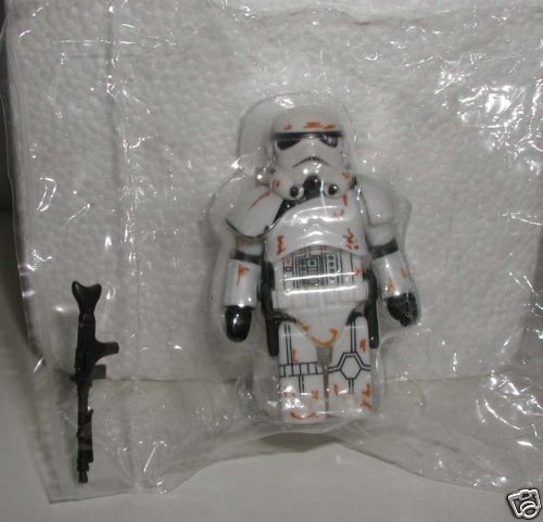 Medicom SW Kubrick Secret Sandtrooper white shoulder  